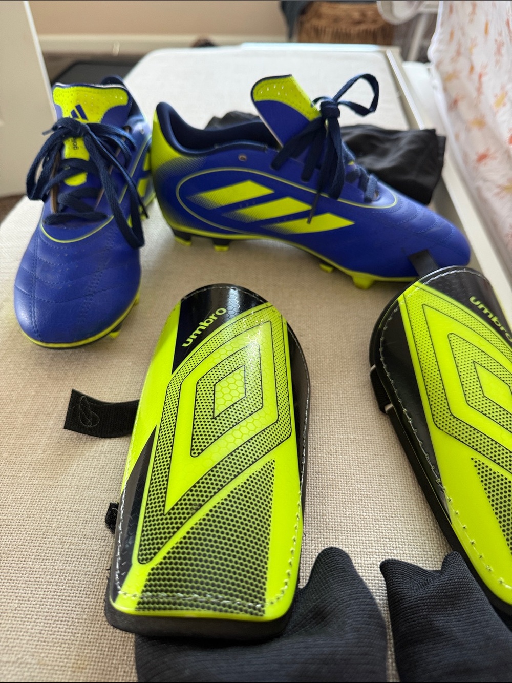 Adidas Youth Soccer Cleats Size 4 + Umbro Shin Guards Set